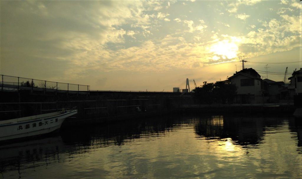 羽田第一水門の船溜まりの風景です。