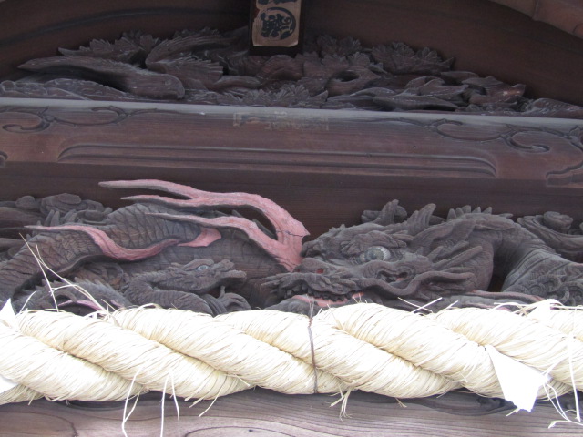 大田区大森南の浦守稲荷神社の彫り物の龍です。