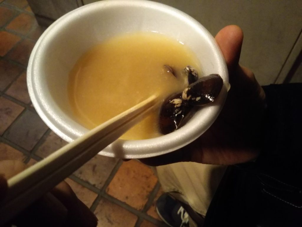 おじいさんが多摩川で採ったシジミで作ったシジミ汁です。