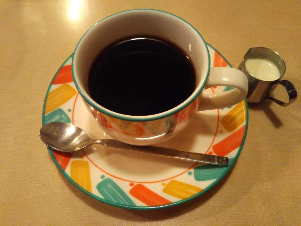 コーヒーカップのブラックコーヒーです。