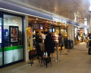 JR蒲田駅の改札前のスターバックスコーヒーです。