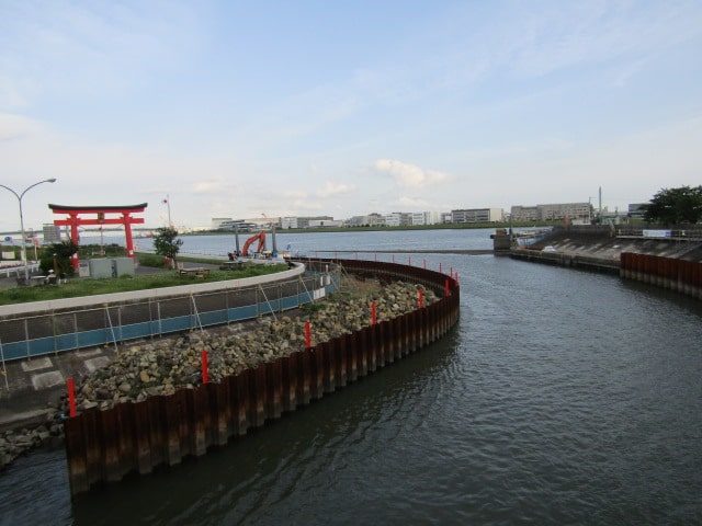 多摩川と海老取川の分流地点です。