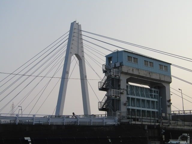 大師橋と玉川の水門です。