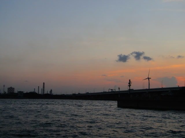川崎の東扇島の風車です。