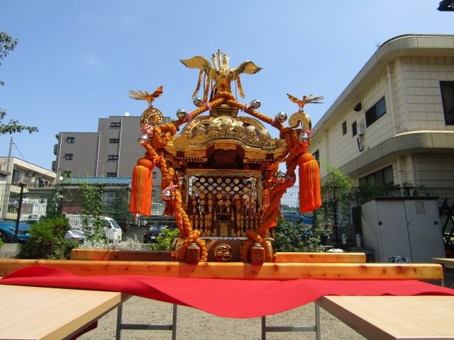 浜竹神社の子供神輿です。