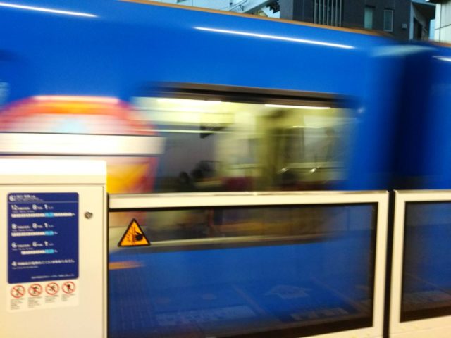 京浜急行線のブルーの電車です。
