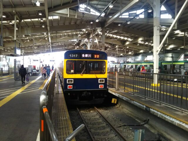 東急蒲田駅ホームの多摩川線です。