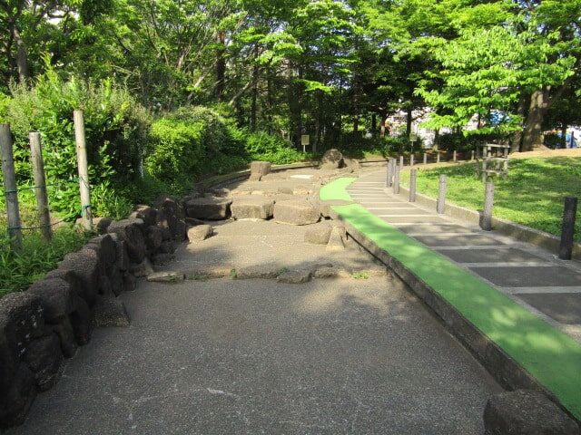 大田区萩中公園内の親水施設です。
