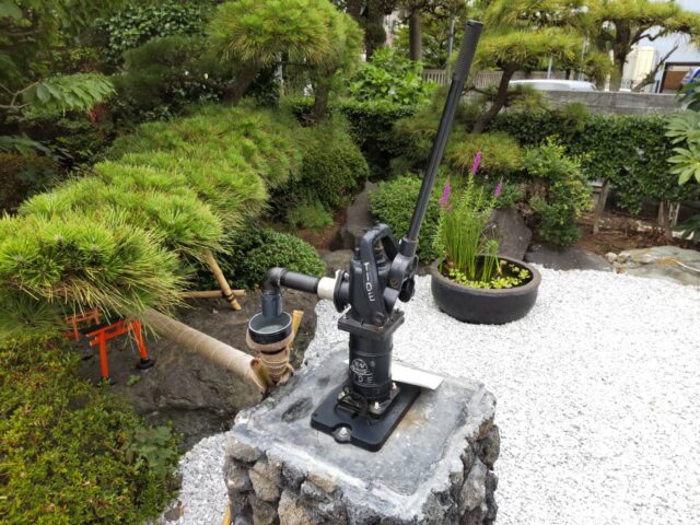 穴守稲荷神社の境内の井戸です。
