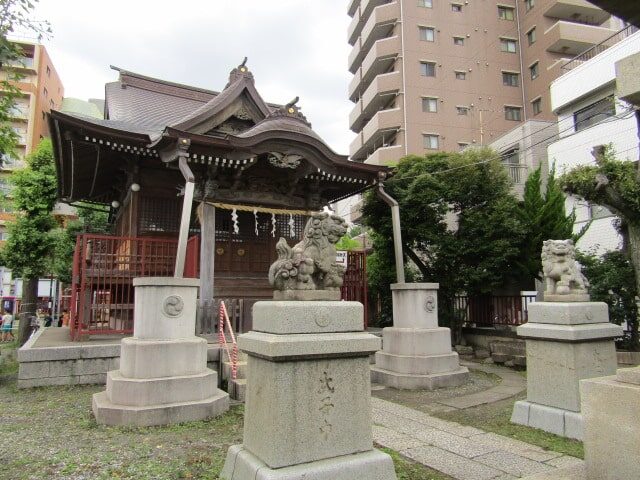 大森東の三輪厳島神社の拝殿です。