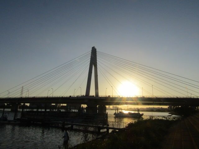 多摩川に架かる大師橋です。