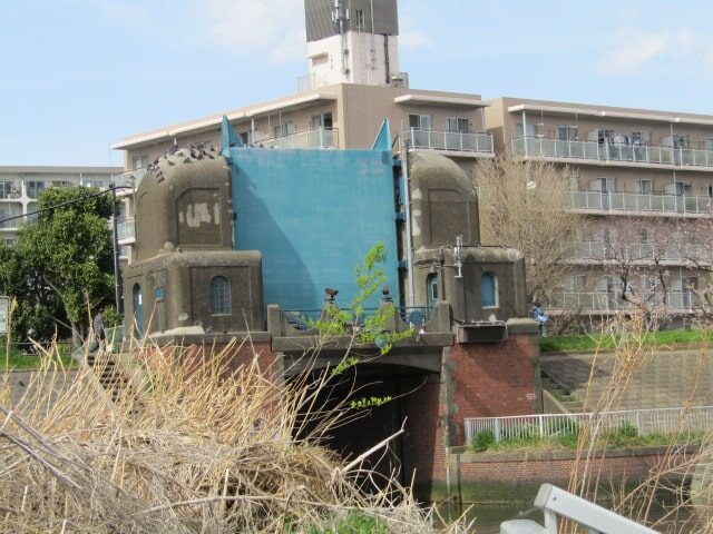 多摩川の六郷水門です。