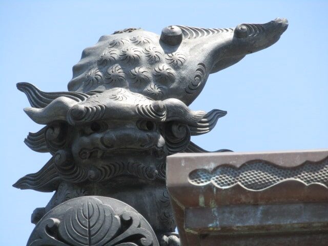 鎌倉の蛭子神社の屋根瓦です。