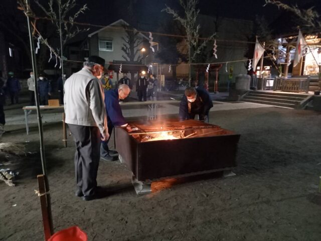 大田区西糀谷の浜竹天祖神社のお焚き上げ