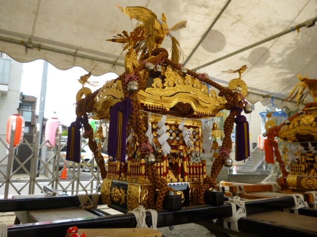 浜竹神社境内の子供御神輿