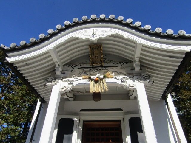 成田山新勝寺の聖天堂の正月飾り