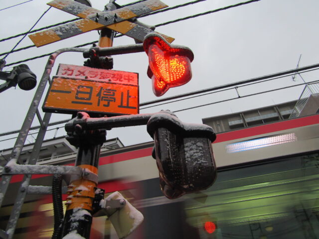 京急空港線の観音堂脇の踏切